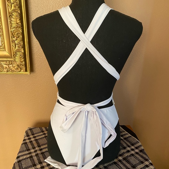 3/12 🏖️ sale Alunalevi White Swimsuit plunging Neckline. One piece. Size M NWT - Picture 6 of 10